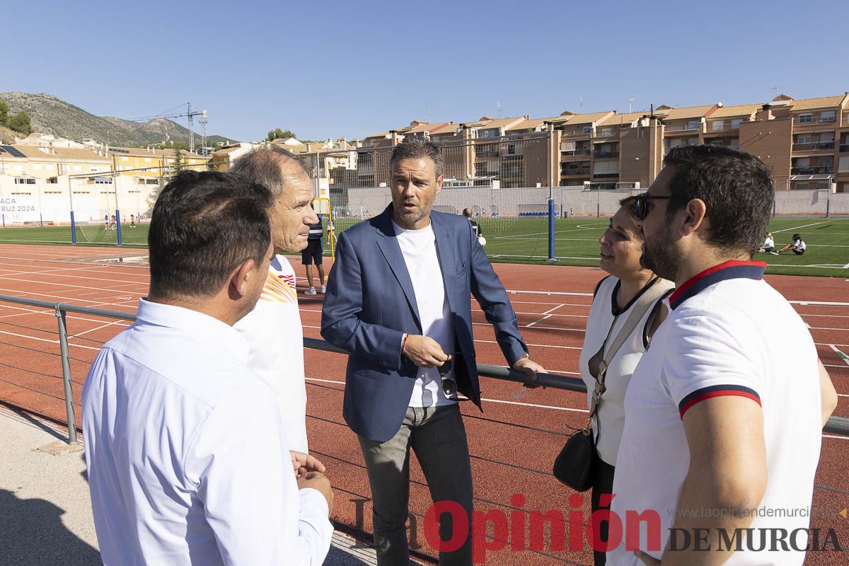 Abel Antón vistiba la Escuela Municipal de Atletismo de Caravaca
