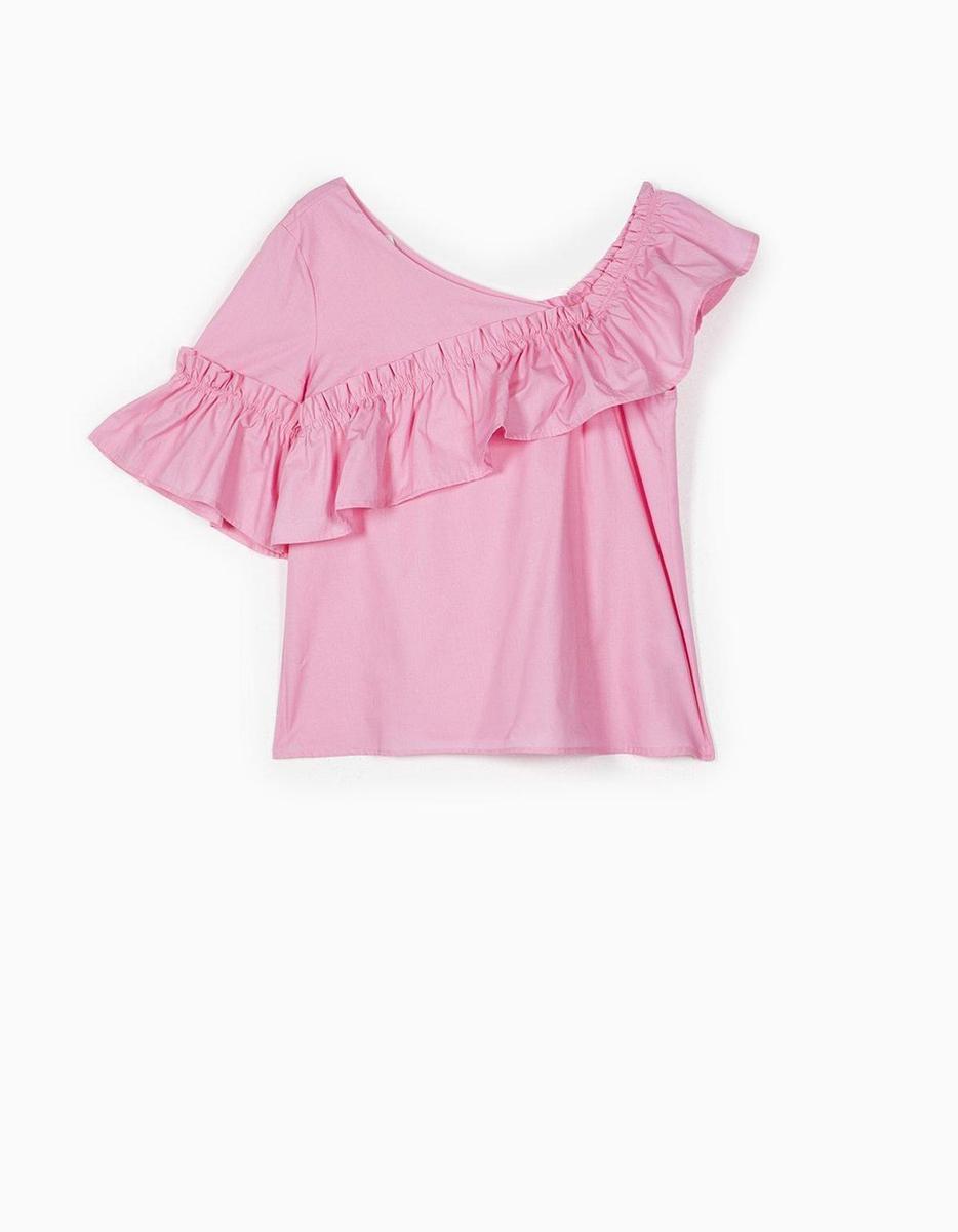 Prendas en rosa y rojo para la primavera: blusa asimétrica de Stradivarius