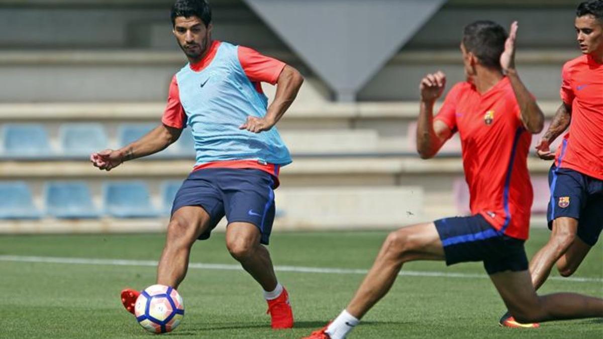 Luis Suárez se está poniendo con la ayuda de los futbolistas del filial