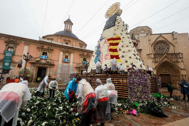 Todas las fotos de la Ofrenda del 18 de marzo por la calle San Vicente hasta las 17 horas