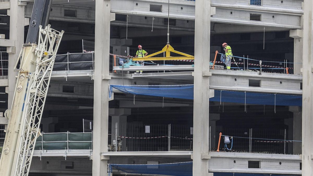 En las tripas de Amazon: así se construyó el gigante del polígono de Bobes