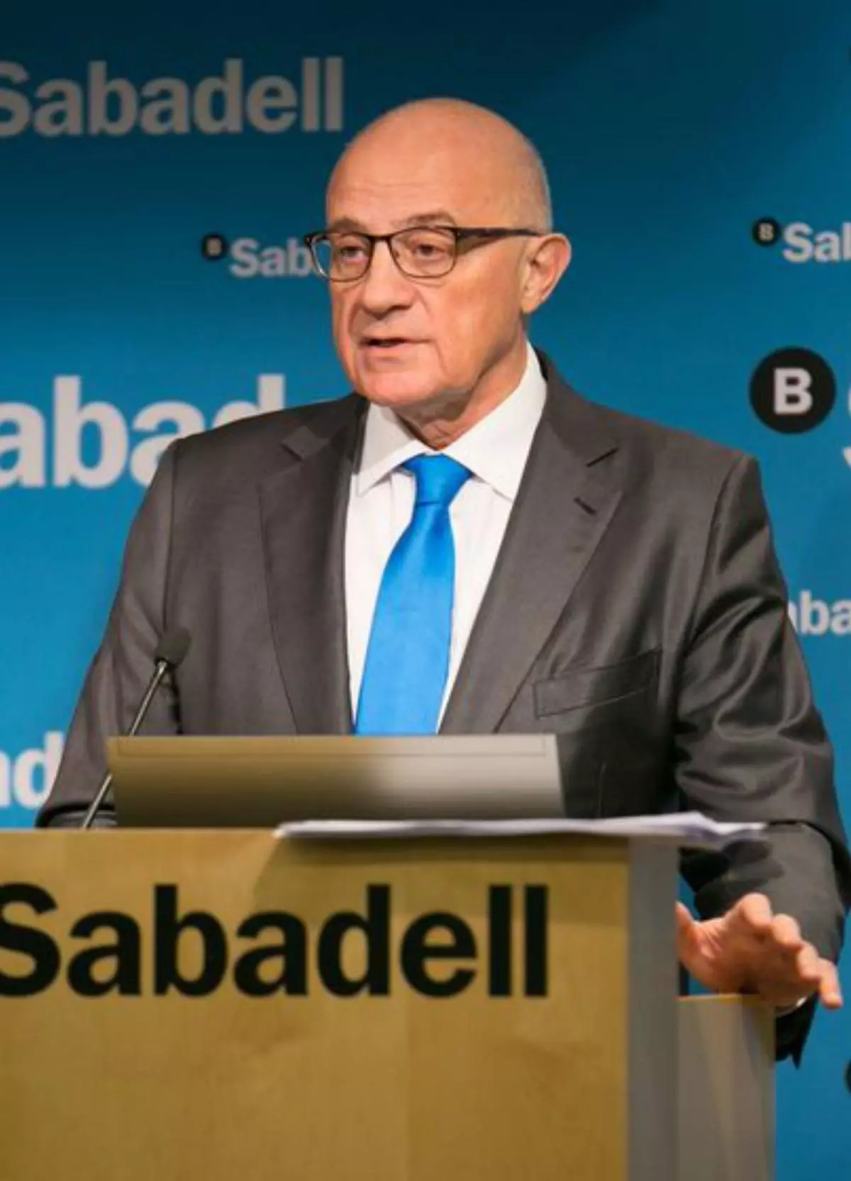 Sabadell pide a BBVA información "clara, completa y transparente" sobre la opa