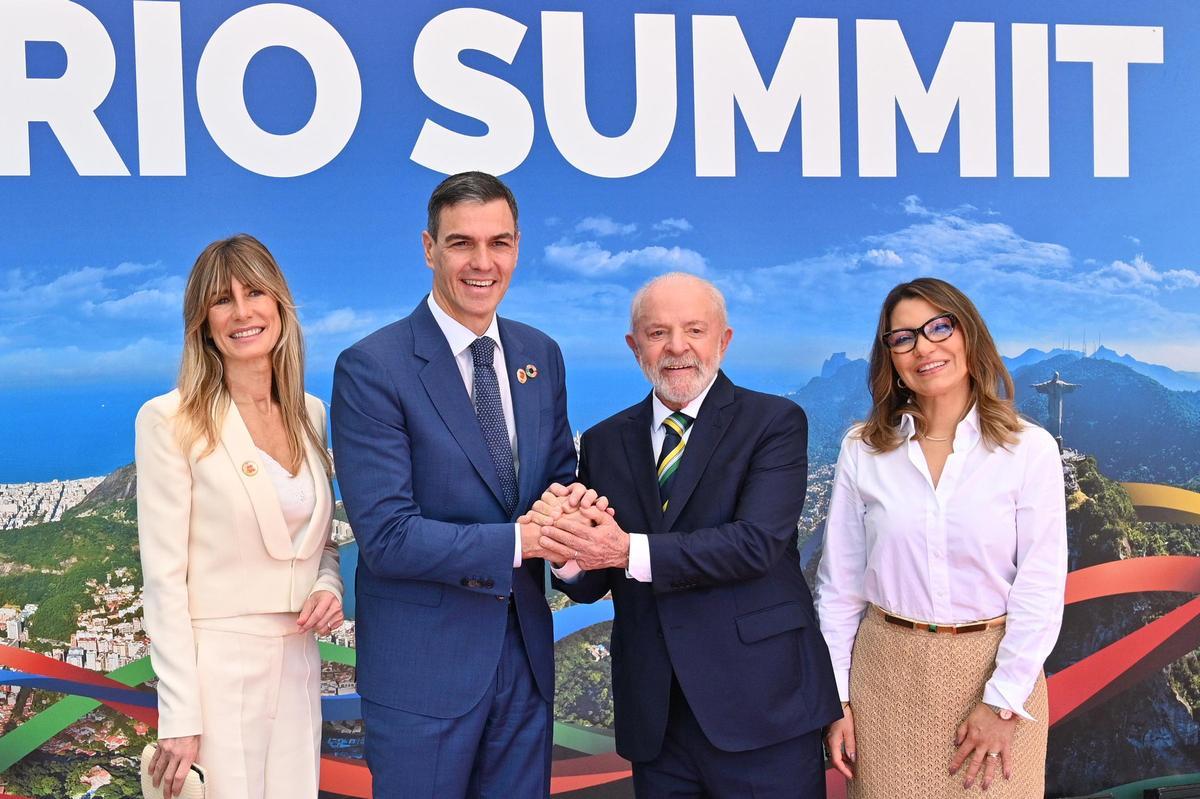 La mujer del presidente del Gobierno, Begoña Gómez; el presidente de Gobierno, Pedro Sánchez; el presidente de la República Federativa de Brasil, Luiz Inácio Lula da Silva, y la Primera Dama de Brasil, Rosángela Lula da Silva, durante la Cumbre del