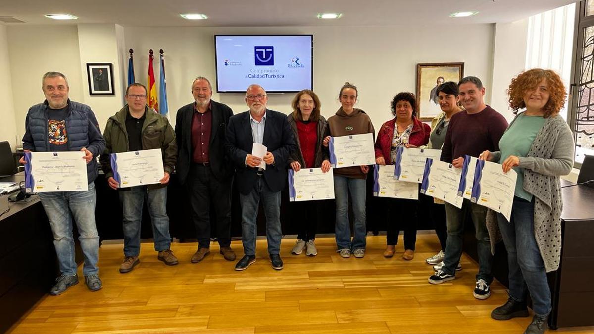 Entrega de distintivos de calidad ayer en el Ayuntamiento de Ribadesella