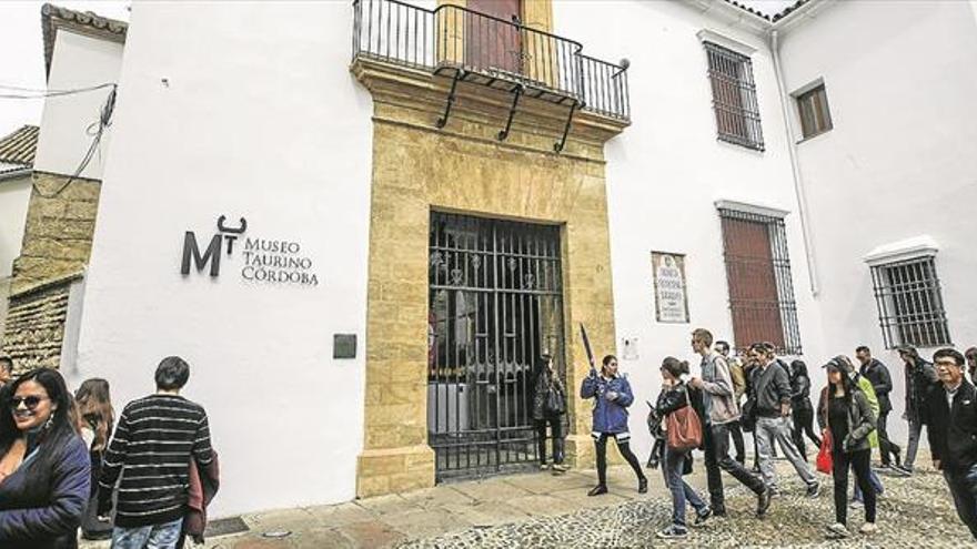 Una empresa privada cubrirá las bajas en los museos municipales