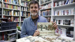 El escritor Paco Roca, en la presentación de su álbum de cómic más reciente, El abismo del olvido. Roca ha sido nombrado patrono de la Biblioteca Nacional de España.