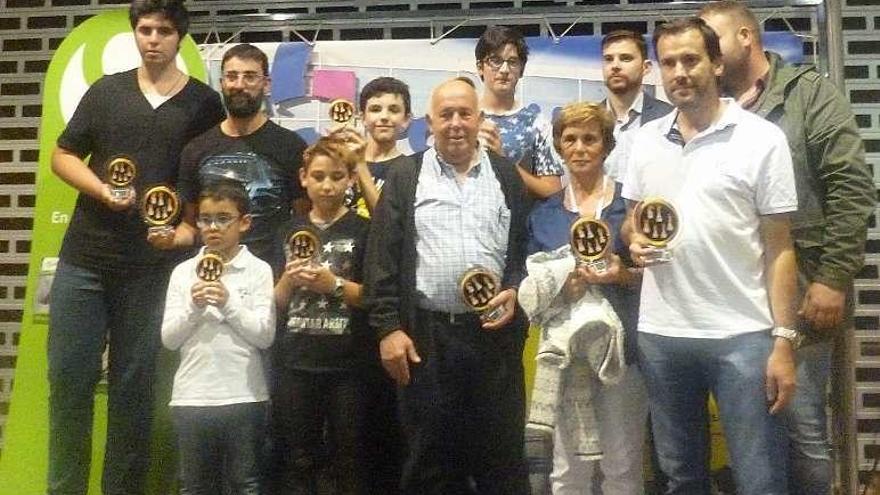 Algunos de los premiados en el torneo disputado en Lalín.