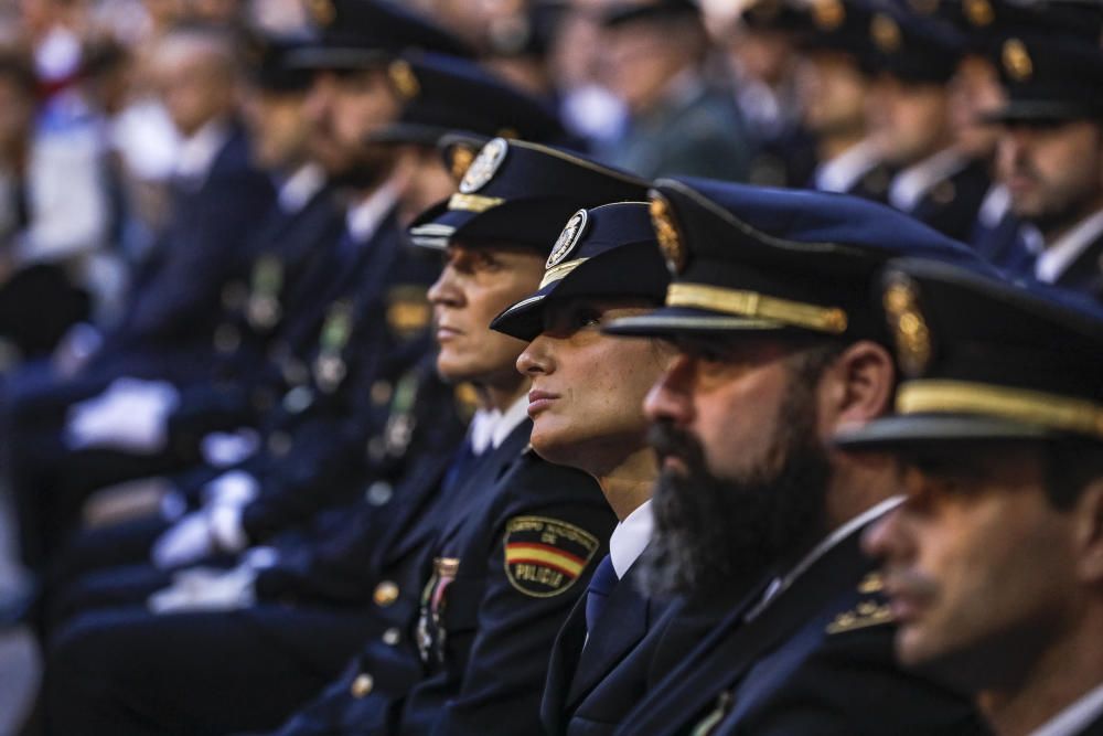 La Policía Nacional rinde homenaje  a las mujeres en su fiesta