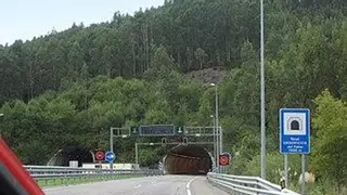 Una colisión en un túnel de la autovía del Cantábrico deja cuatro heridos y tráfico lento en Ribadesella