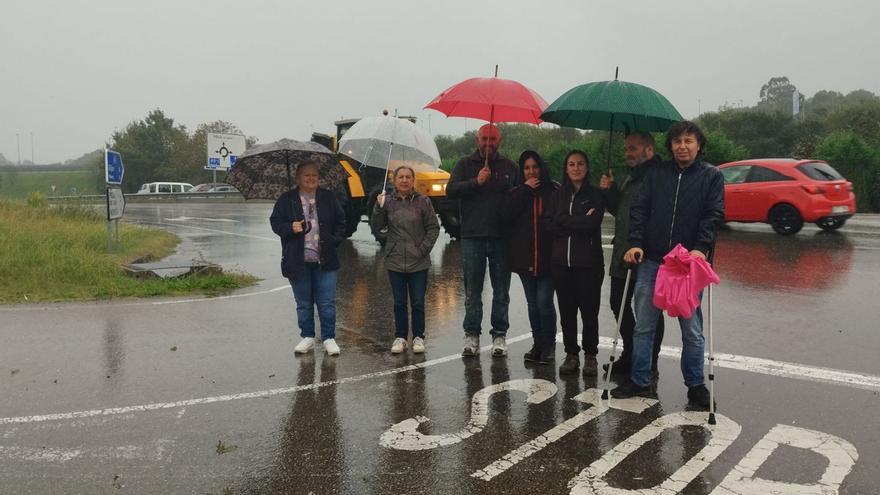 Los vecinos de Ferrera reclaman mayor seguridad en el acceso a la Autovía Minera