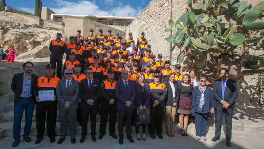 Homenaje a los «ángeles de naranja» de Alicante