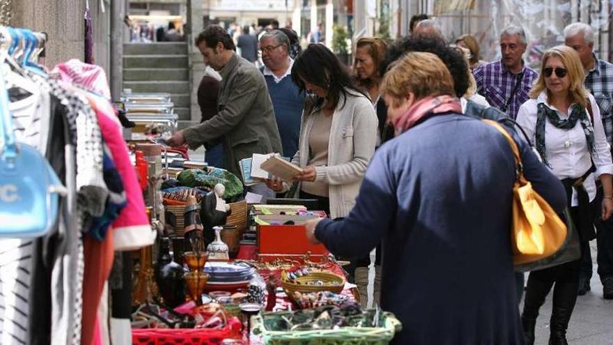 Feria de productos de Artesanía en la zona comercial del Casco Vello de Vigo.