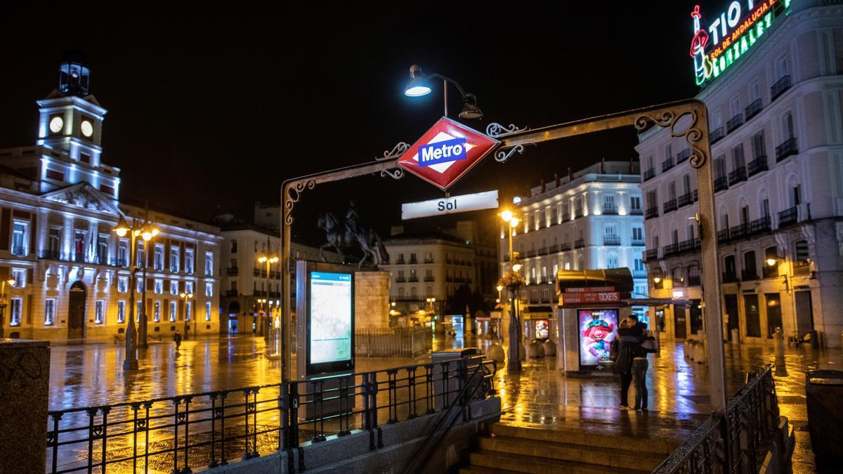 Madrid adelanta el toque de queda y prohíbe reuniones de no convivientes