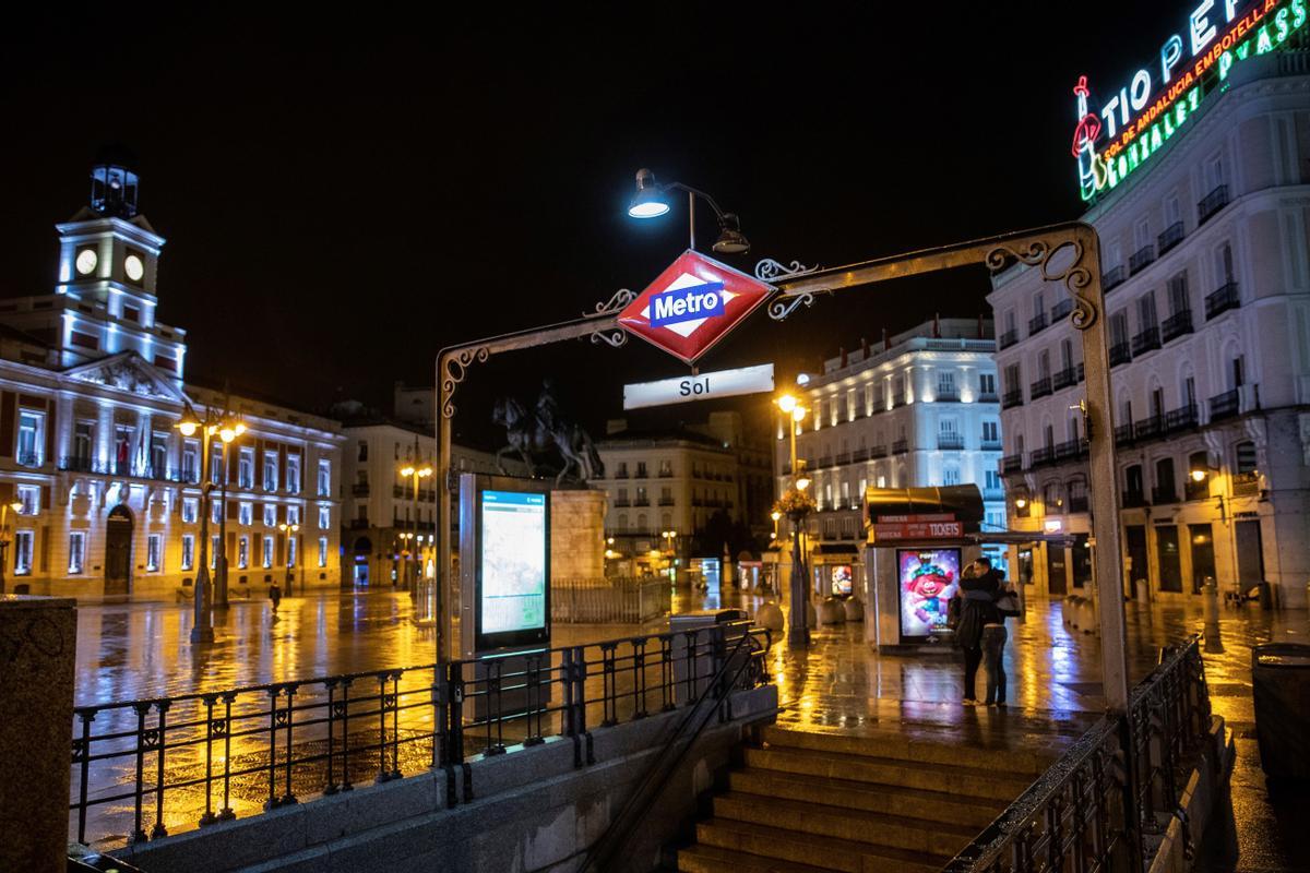 Madrid avança el toc de queda i prohibeix reunions de no convivents