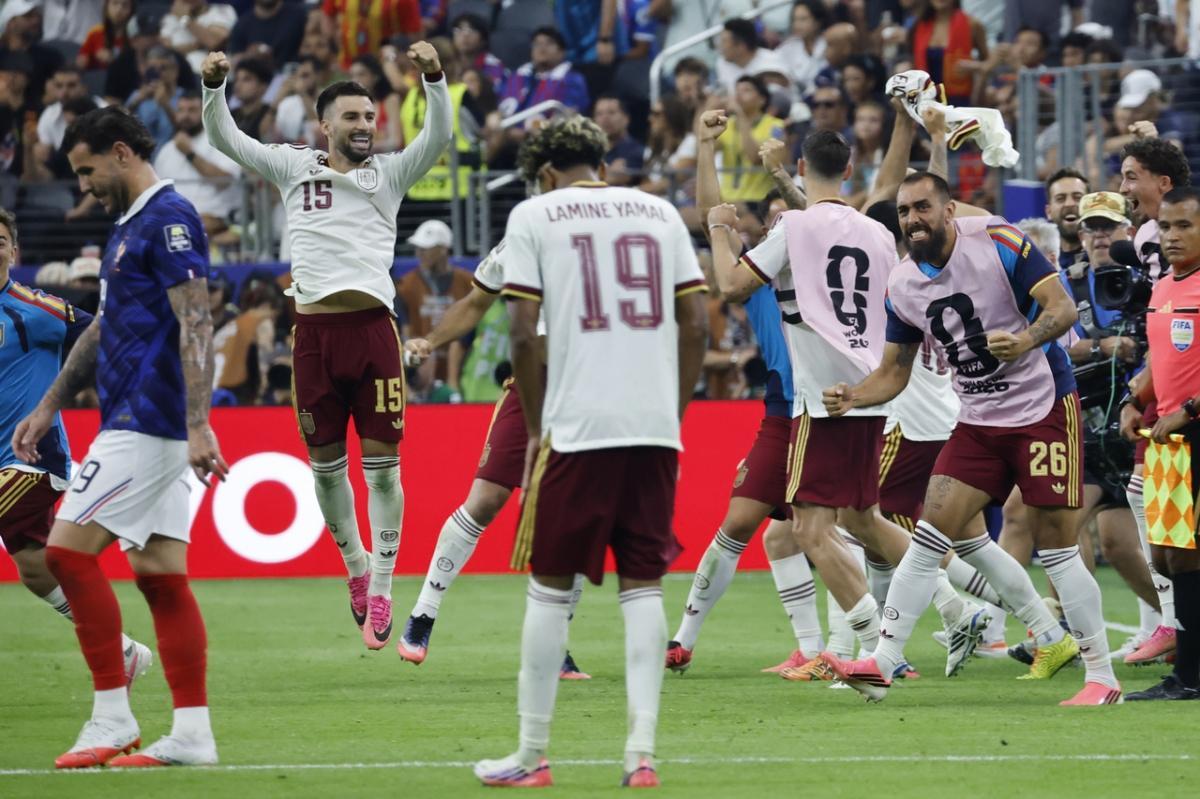 España celebra el pase a a final del Mundial 2026.