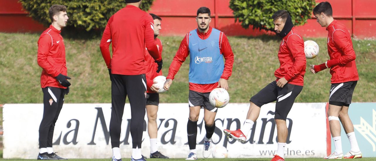 Un momento del entrenamiento de ayer en Mareo.