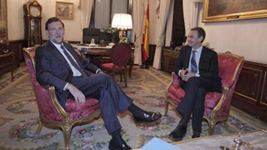 Rajoy ofrece apoyo a Zapatero para blindar la plaza de España en el G-20