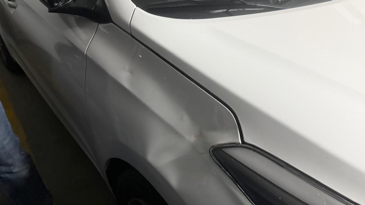 Más de 20 coches amanecen con las lunas rotas con un extintor en Murcia