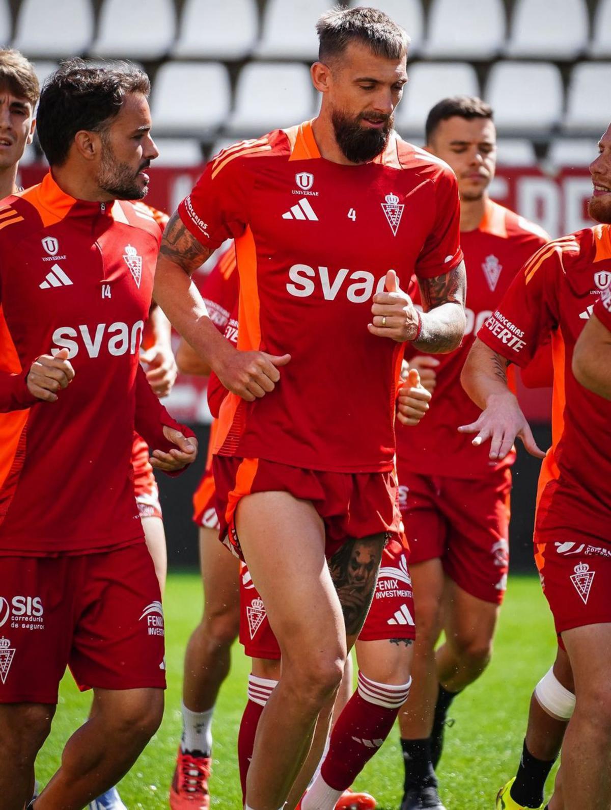 Pedro León y Saveljich, en el entrenamiento de ayer.