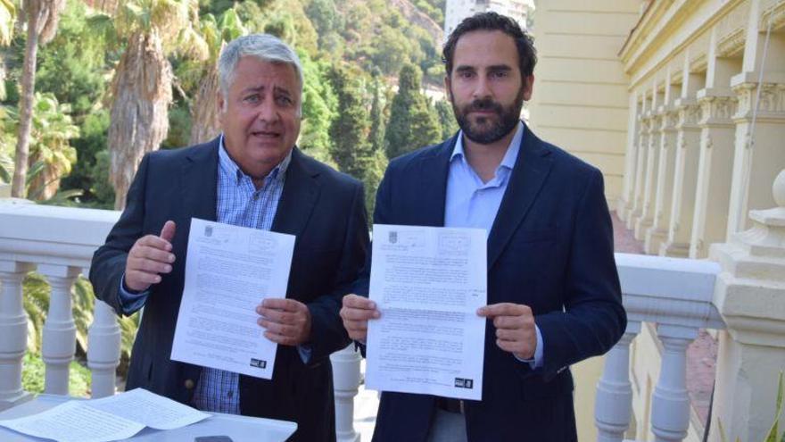 Los concejales Salvador Trujillo y Daniel Pérez, impulsores de la campaña.