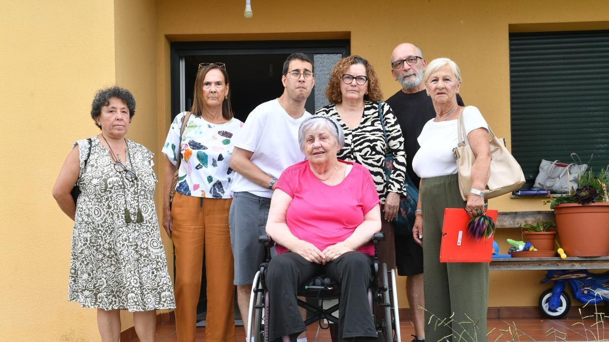 Familiares y usuarios del servicio de atención domiciliaria de Cambre