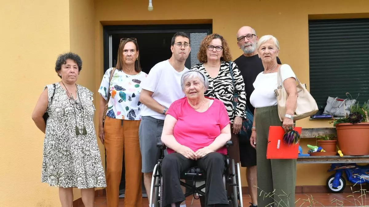 Usuarios y familiares se unen para denunciar la atención domiciliaria en Cambre: "Deixáronme abandonada"