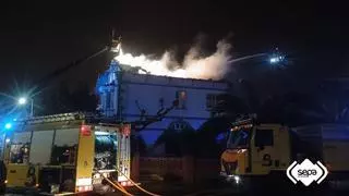 Habla del dueño de la escuela de surf de Salinas arrasada por las llamas: "Quizás haya sido provocado"