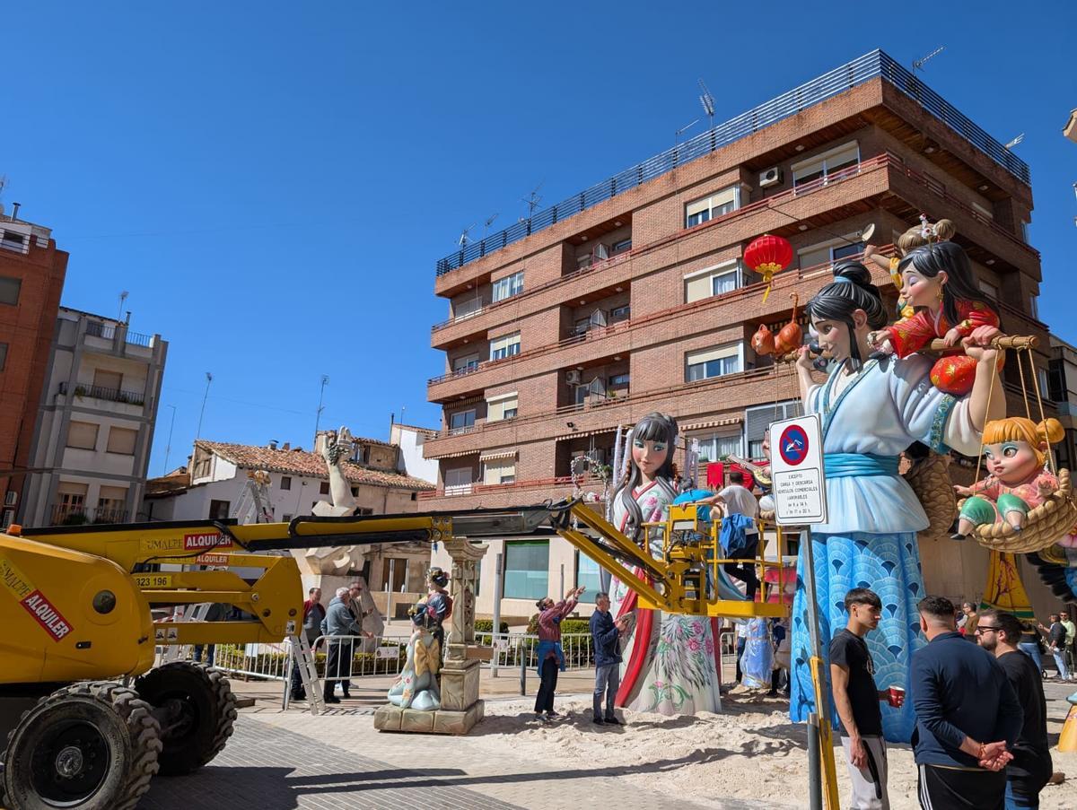 La plantà de la falla Puerta del Sol de Utiel.