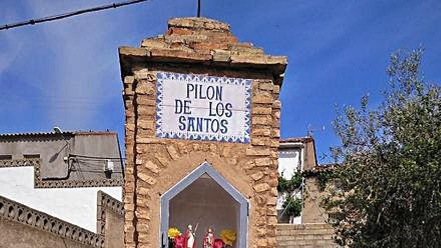 Pilón de los Santos en Ricla.