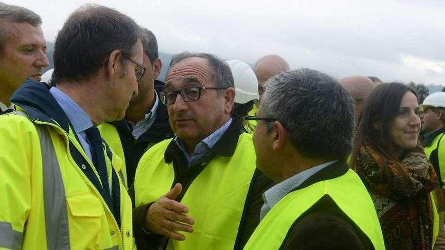 Alberto Núñez Feijóo, José Enrique Sotelo y José Fervenza, en la inauguración del primer tramo de la autovía de O Morrazo. // G.N.