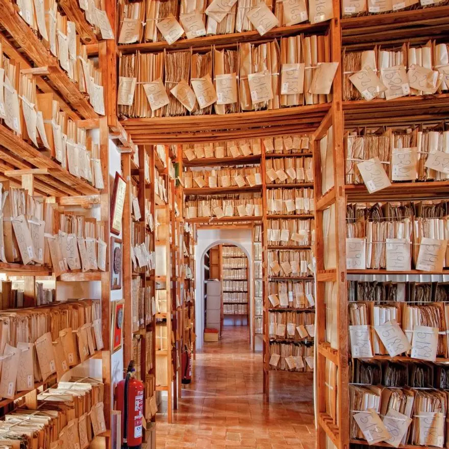 El palacio de la "duquesa roja": archivo histórico, jardines y una hospedería donde hoy puedes alojarte