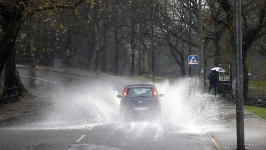 La borrasca &#039;Karlotta&#039; deja las lluvias más fuertes de toda Galicia en Área de Compostela