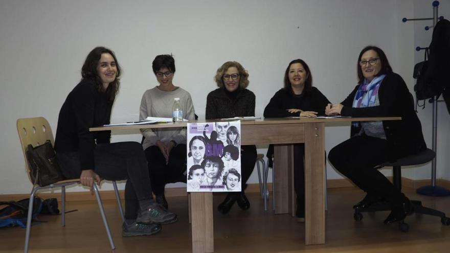 Representantes de la asociación feminista Trece Rosas de Zamora.