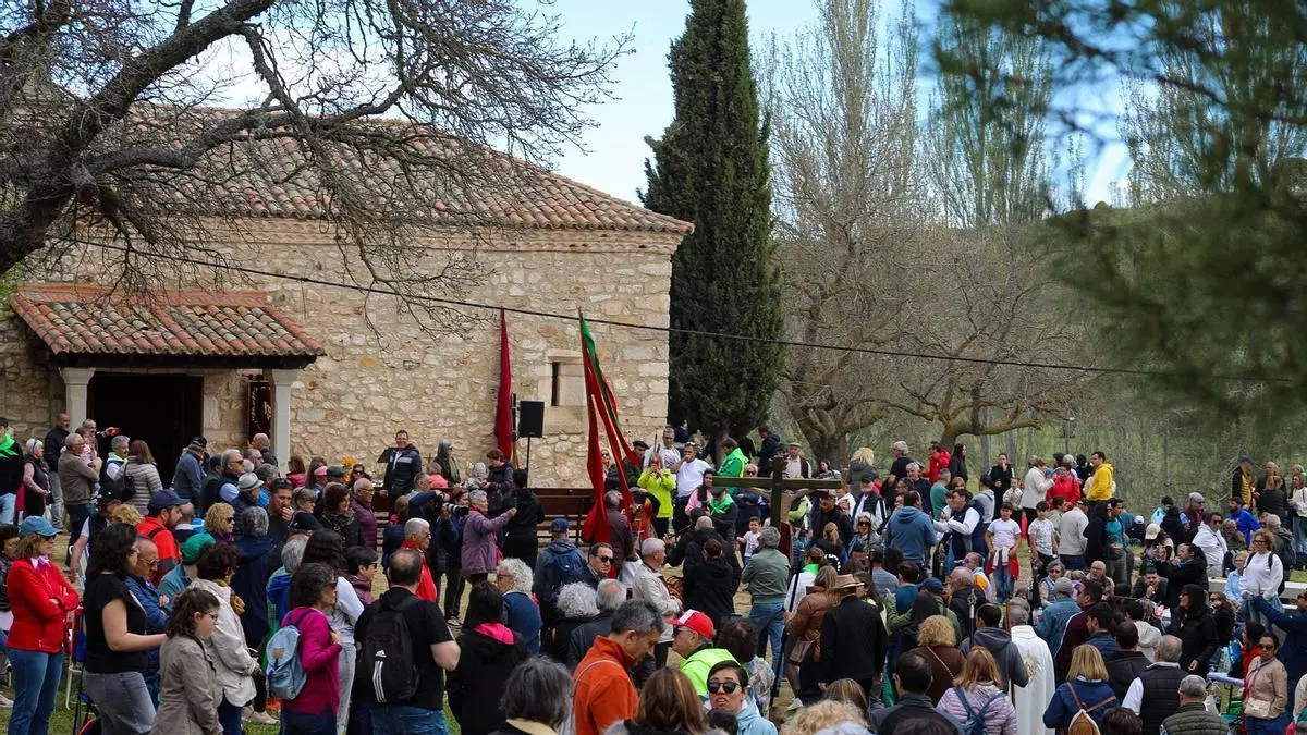 La romería del Cristo de Valderrey reúne a los fieles de Zamora en el bosque de Valorio