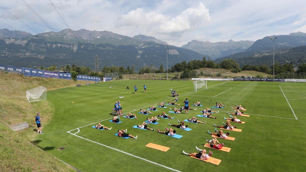 La localidad suiza de Crans-Montana es un lugar idílico para perderse en verano e ideal para realizar las intensas pretemporadas de fútbol.
