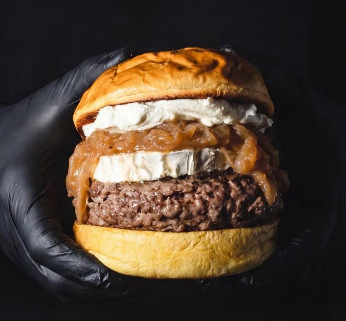 Una de las hamburguesas de Corner Burguer