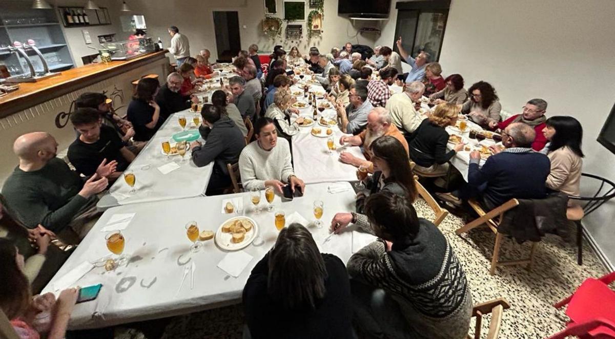 Los vecinos de Alberite de San Juan disfrutaron juntos de almuerzos y comidas. | SERVICIO ESPECIAL