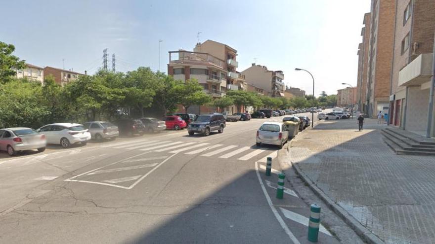 Detingut a Manresa un menor de 15 anys per conduir un cotxe robat i xocar contra un vehicle estacionat