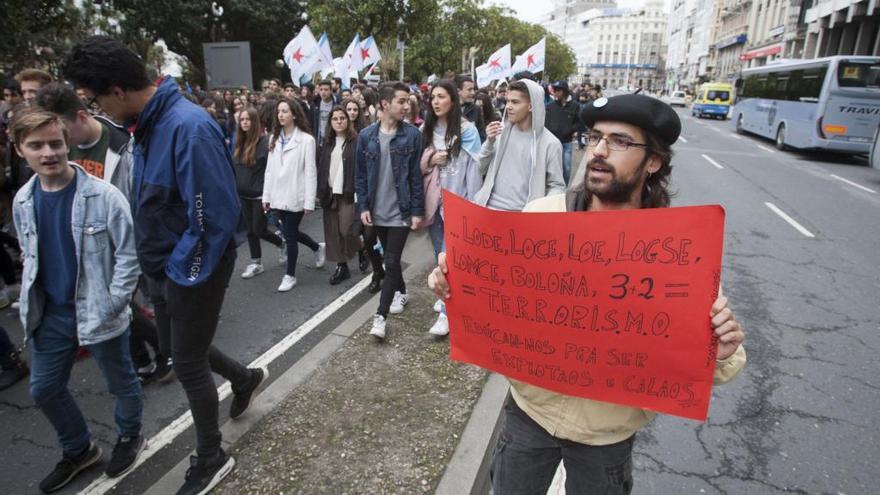 Protesta de estudiantes por la LOMCE en Galicia // J. Roller