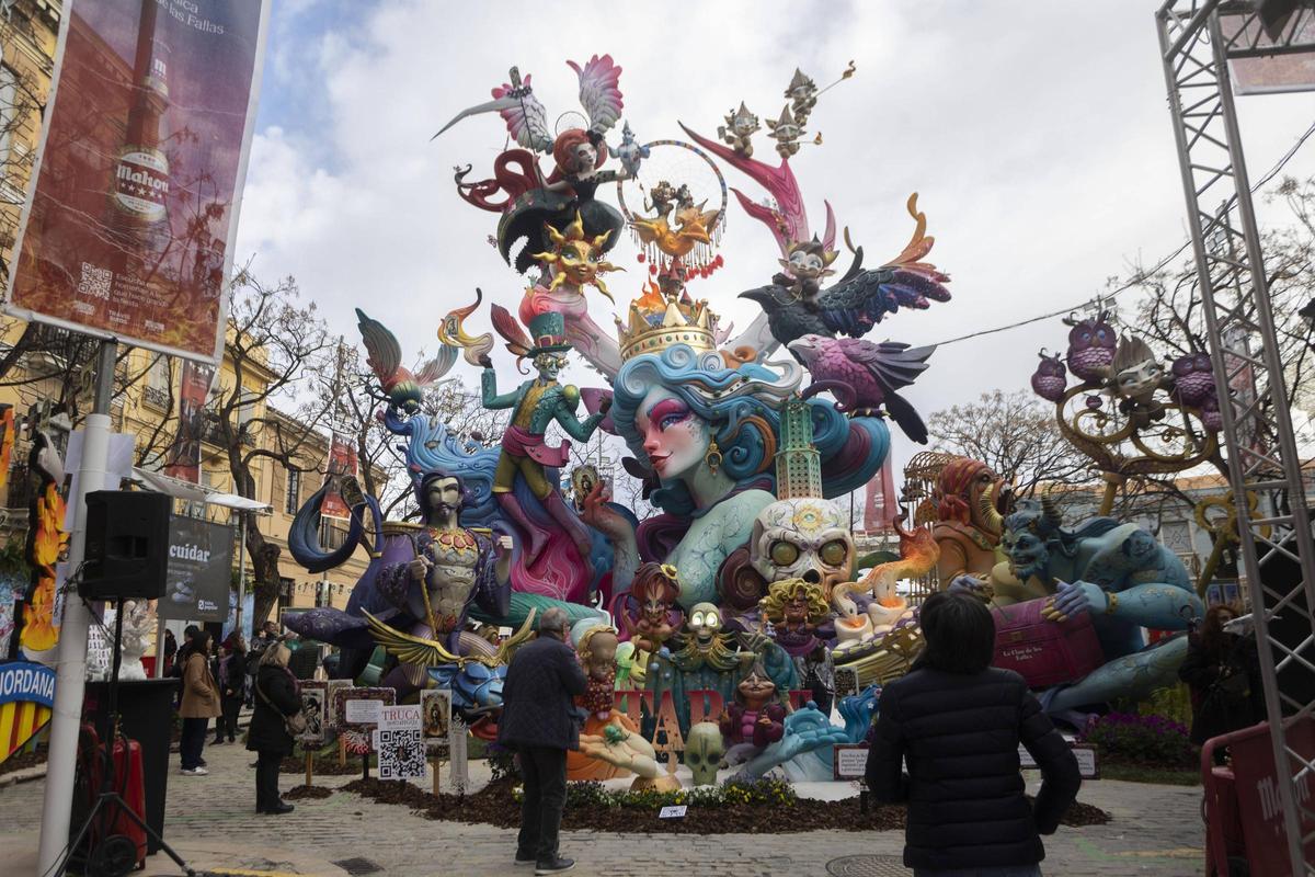 Falla Na Jordana, con lema "El Tarot de les flames"