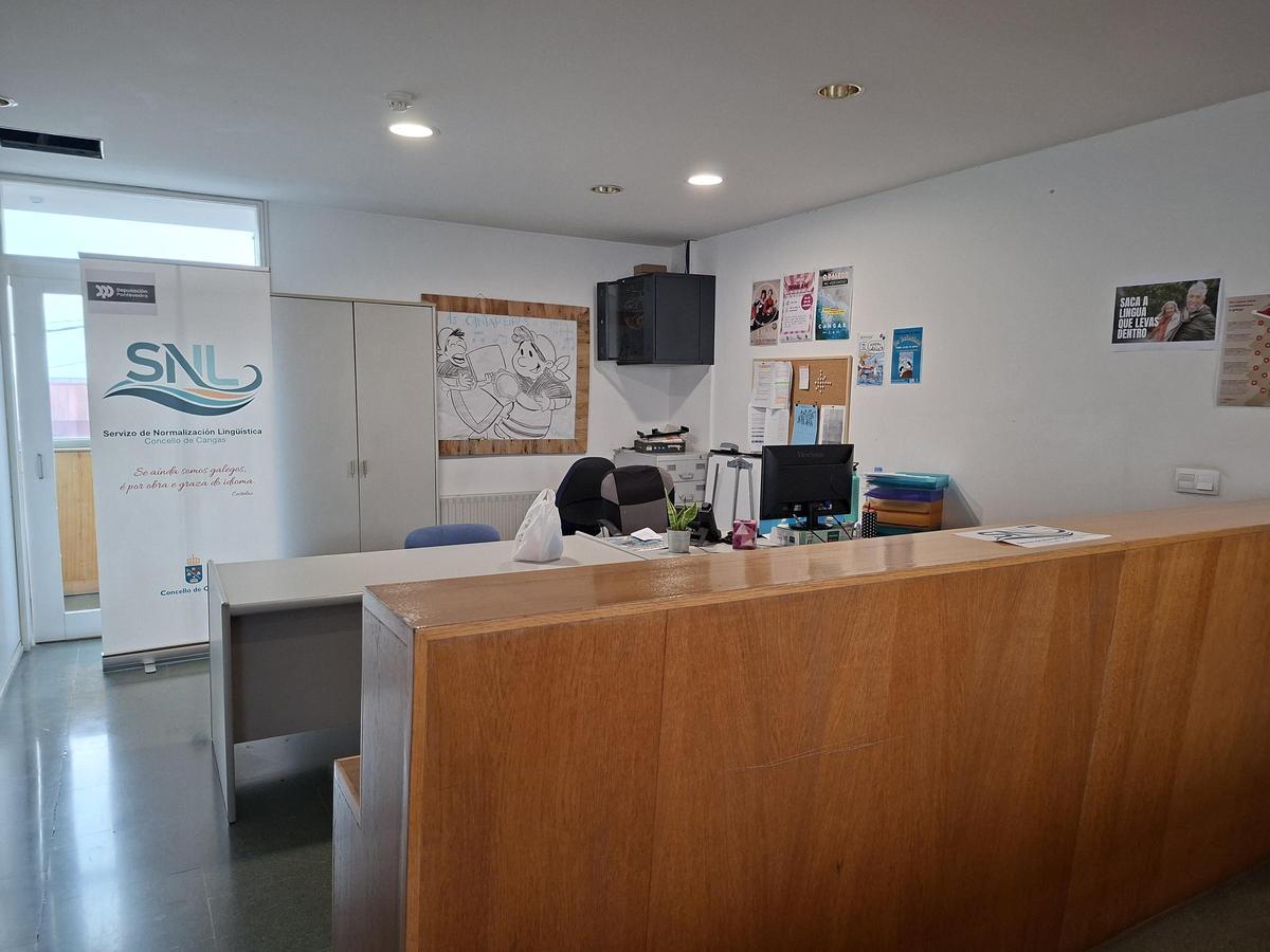 Mostrador del departamento de Normalización Lingüística en Cangas.