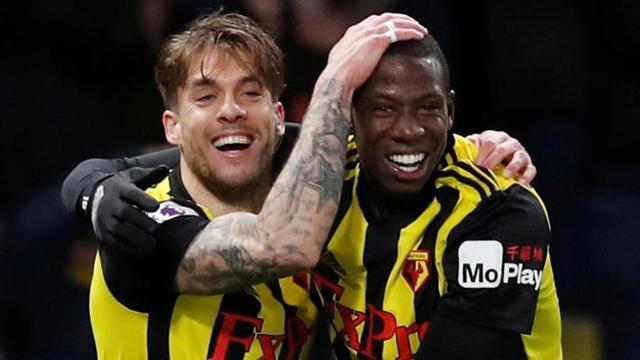 Doucouré felicita a Kiko Femenía por su gol, ayer