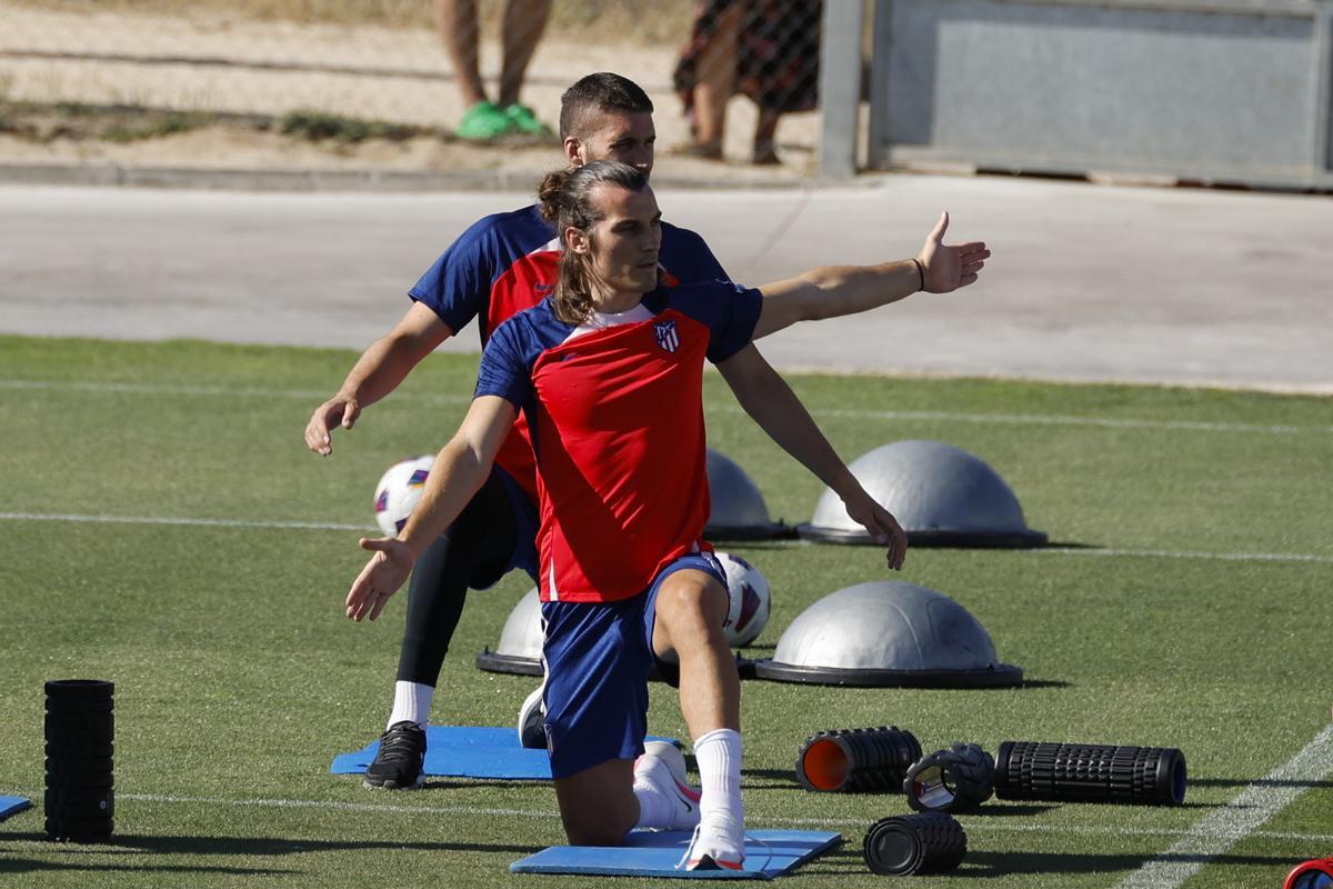 Söyüncü en un entrenamiento con el Atlético
