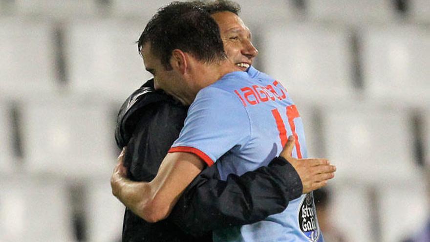 Eusebio y Aspas se abrazan hace cuatro años // R. GROBAS