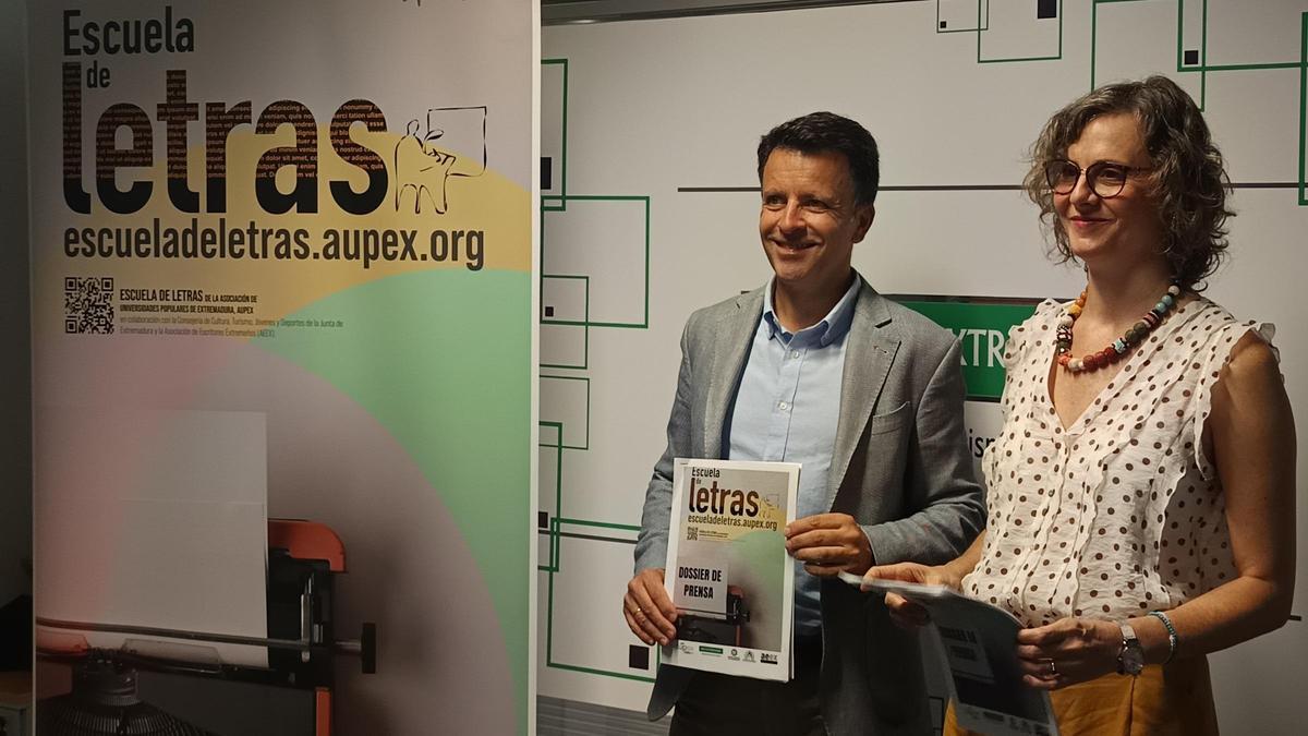 La programación ha sido presentada por el secretario general de Cultura, José Luis Gil Soto, y la directora del Área de Cultura y Programas Culturales de Aupex, Marta del Pozo.
