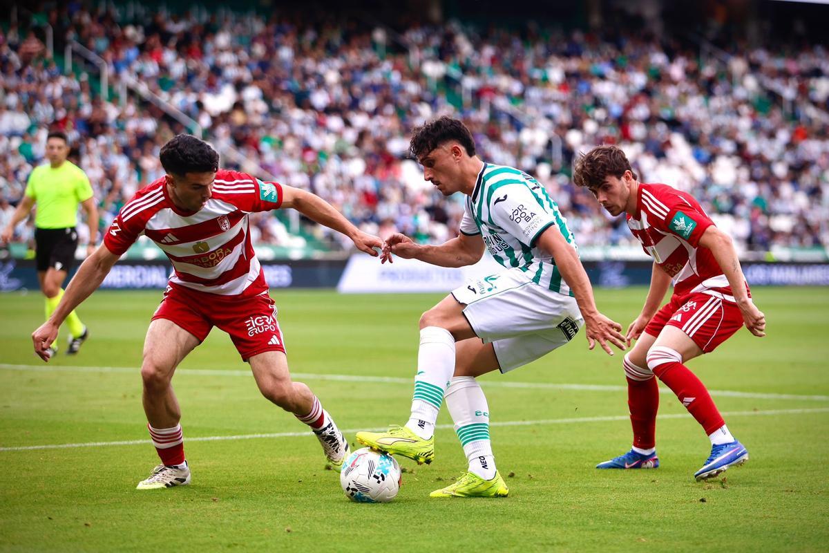 Córdoba CF-Granada | Las imágenes del partido de LaLiga Hypermotion