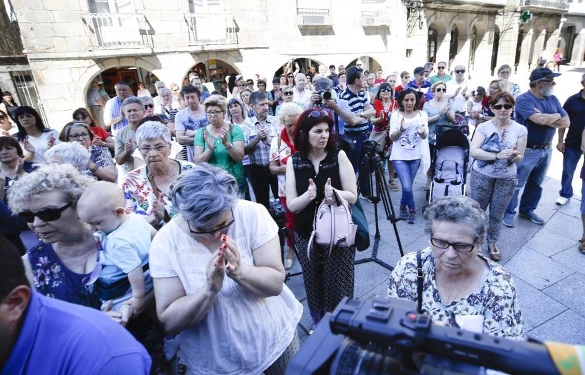 Lágrimas en Porriño por el crimen machista Lágrimas en Porriño por el crimen machista