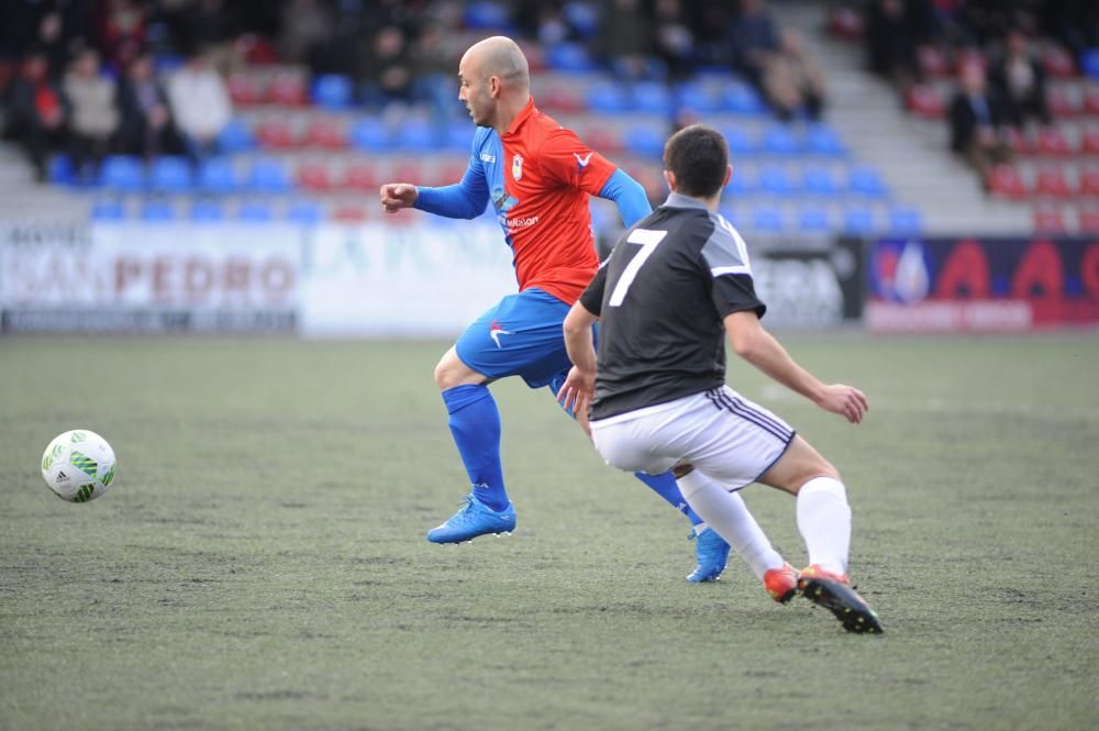 El partido entre el Langreo y el Oviedo B, en imágenes