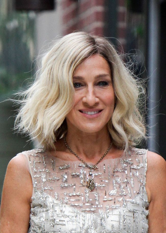 El cambio de look de Sarah Jessica Parker: corte 'shaggy' y rubio platino