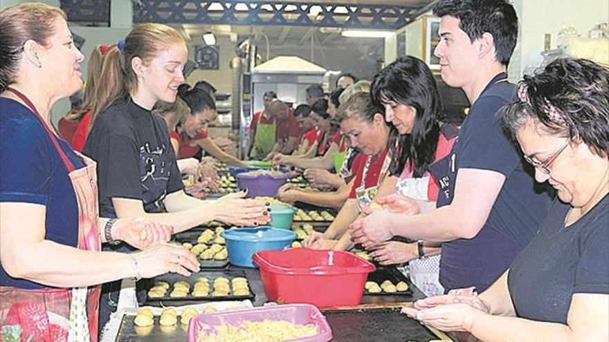 Benicarló elabora 150.000 cocas para Sant Antoni